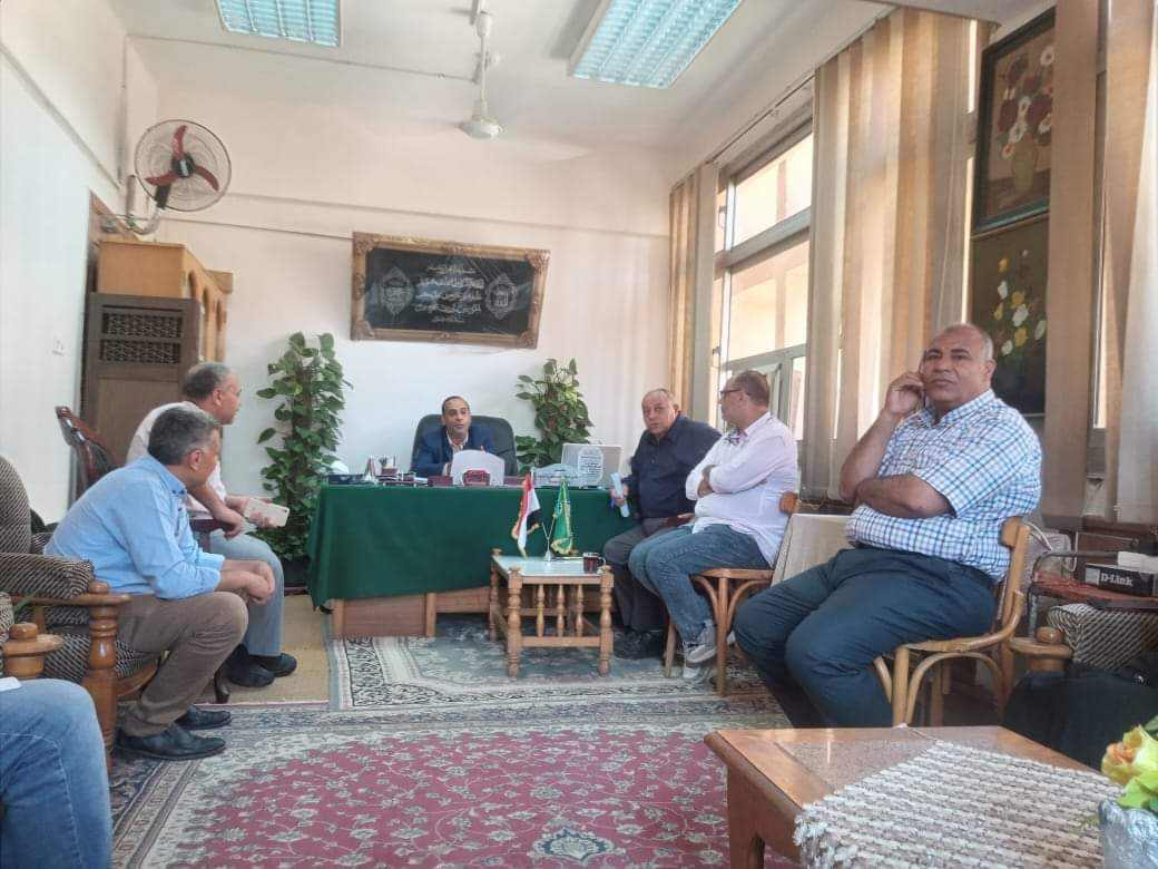 "اجتماع مدير عام كلية الهندسة الالكترونية بمنوف مع مديرى الادارات " 