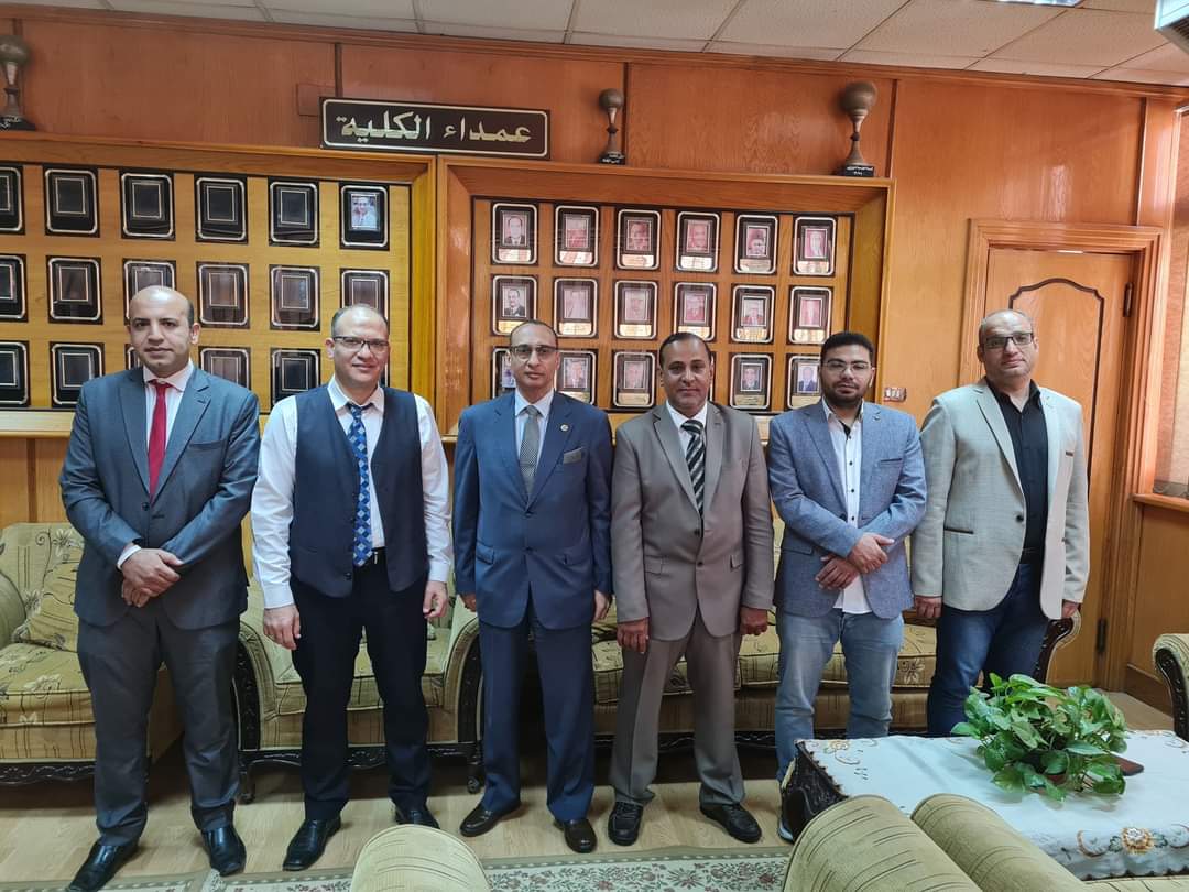 وفد من الشركة المصرية للاتصالات فى رحاب كلية الهندسة الإلكترونية