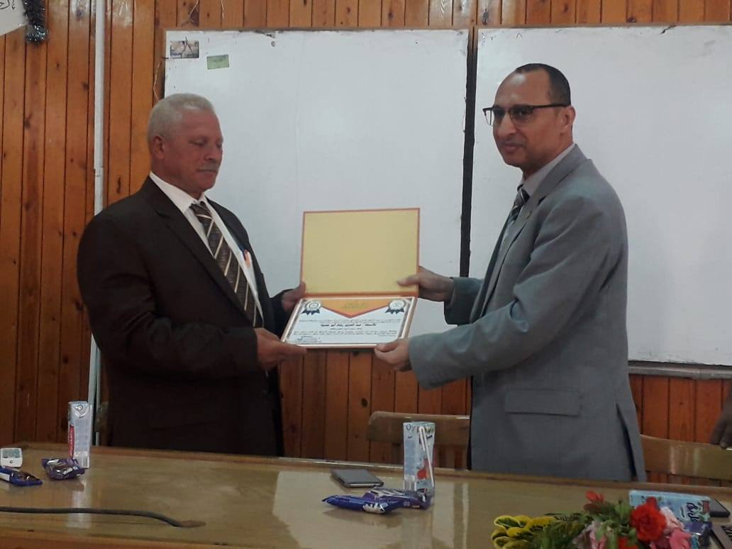 عميد هندسة منوف يكرم أبو حصوة