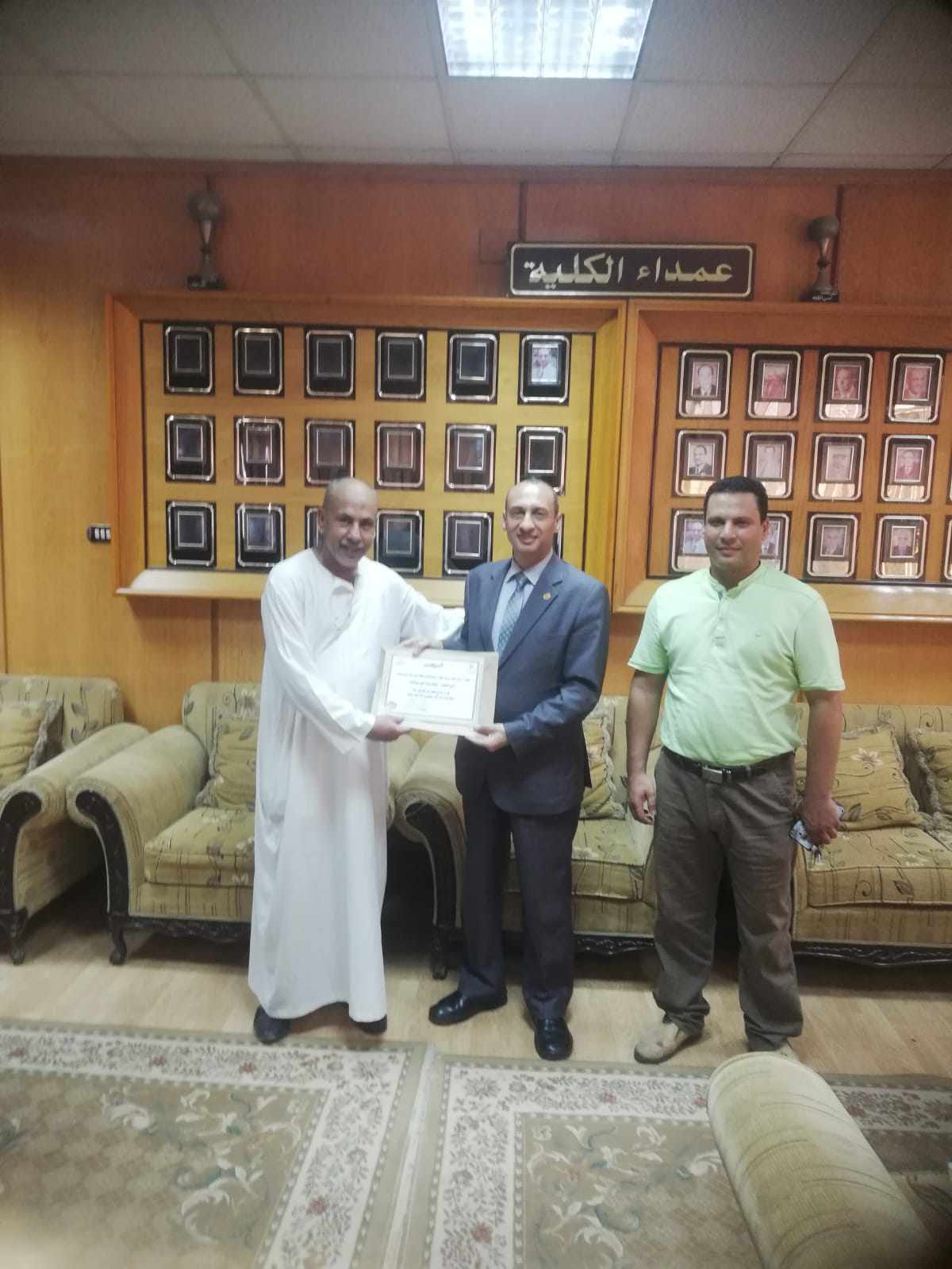 عميد هندسة منوف يكرم المهندس عبد الله راضي عبد الحق 