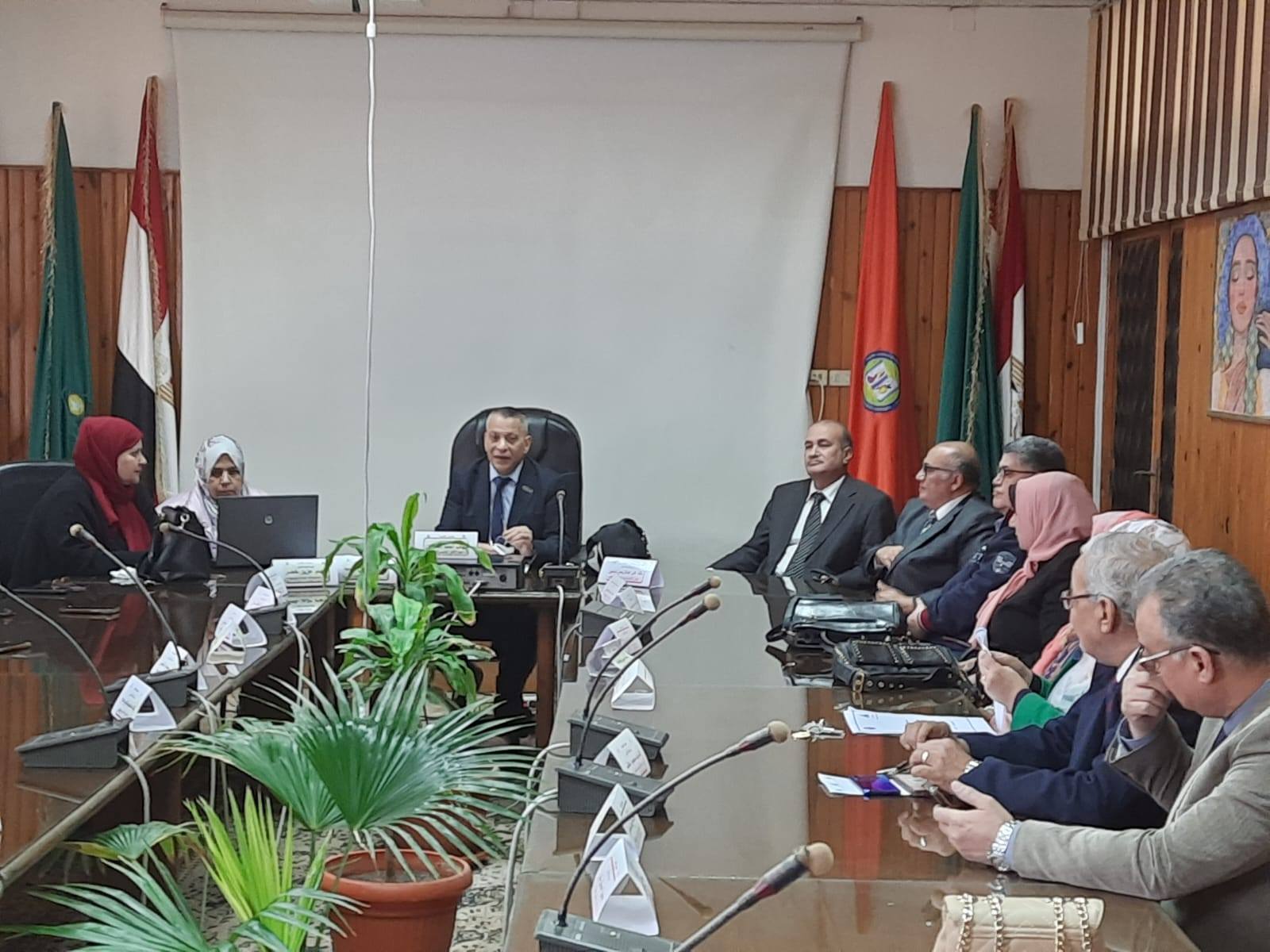 مجلس الكلية يواصل مسيرة التطوير الأكاديمي في جلسته التاسعة