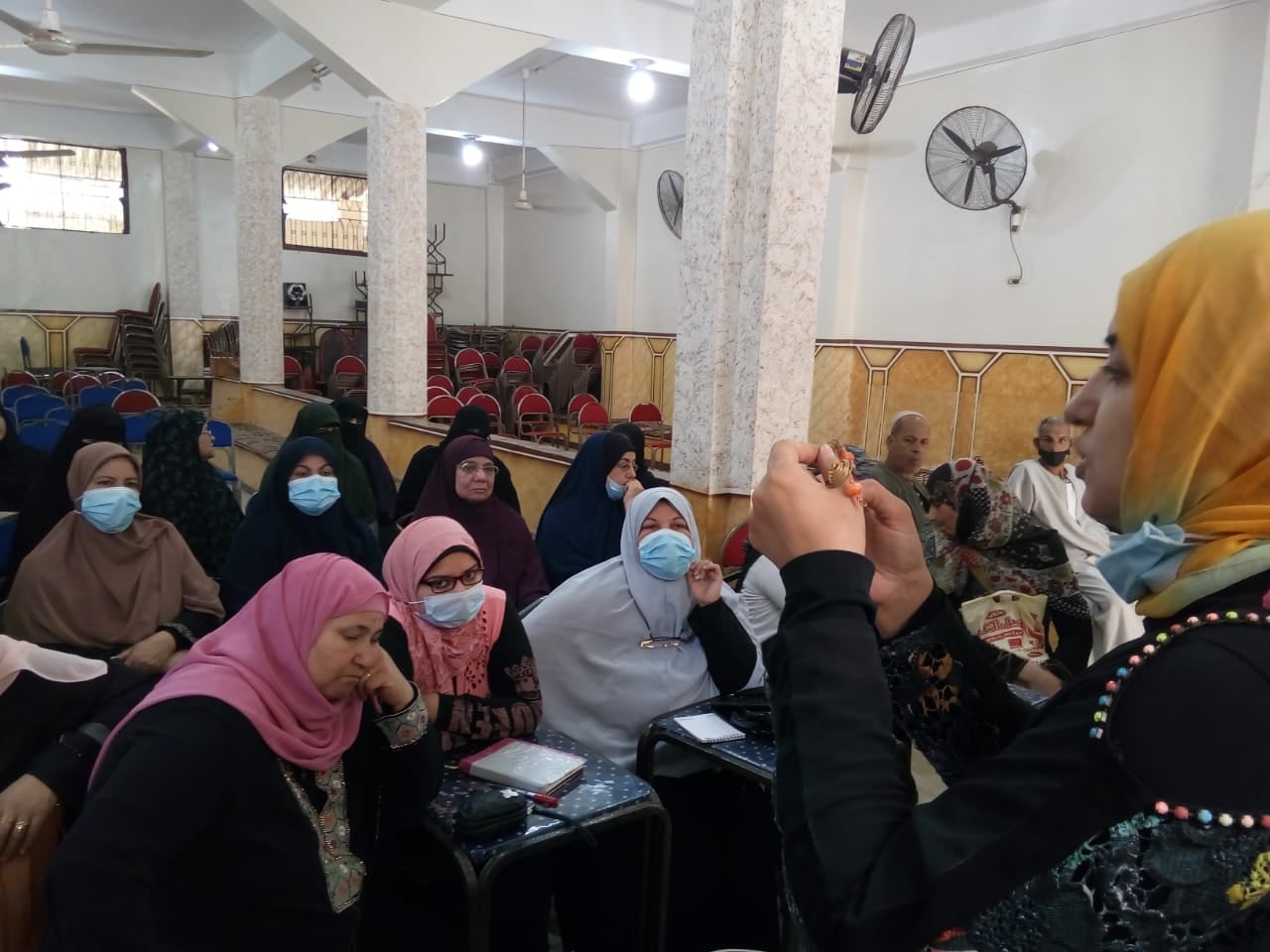 تعليم صناعة الاكسسوارات والحرف قافلة جامعة المنوفية لعمروس