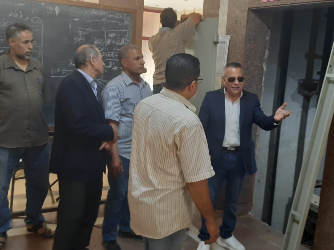 متابعة أعمال صيانة مصعد الكلية حرصًا على توفير بيئة عمل ودراسة آمنة