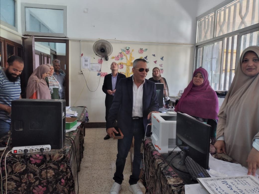 متابعة وانتظام العمل بكلية الاقتصاد المنزلي جامعة المنوفية وتعزيز روح المحبة والتواصل الإنساني بين جميع منتسبيها