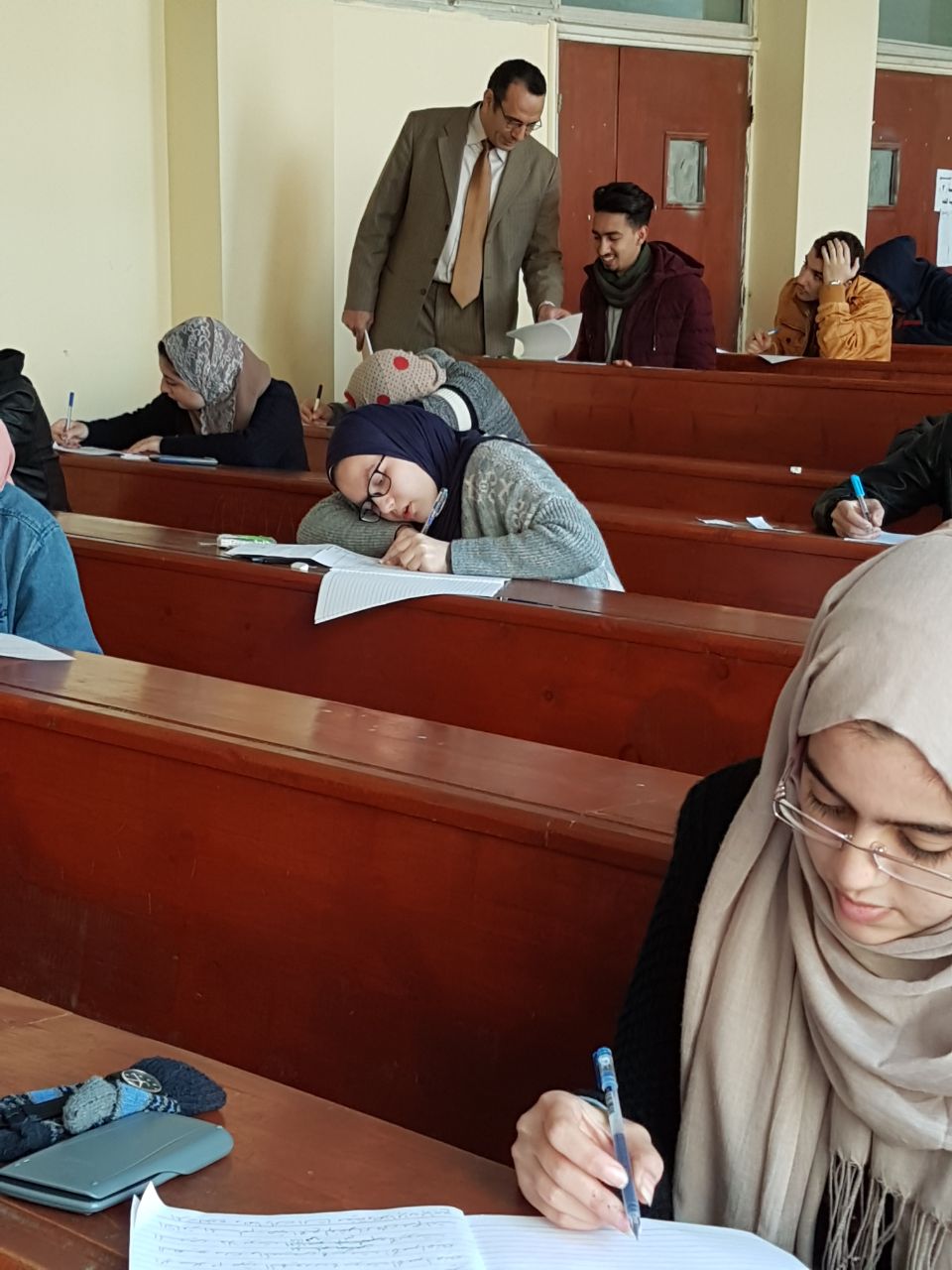  أ.د /ابراهيم النجار بتفقد لجان امتحانات شعبة اللغة الانجليزية