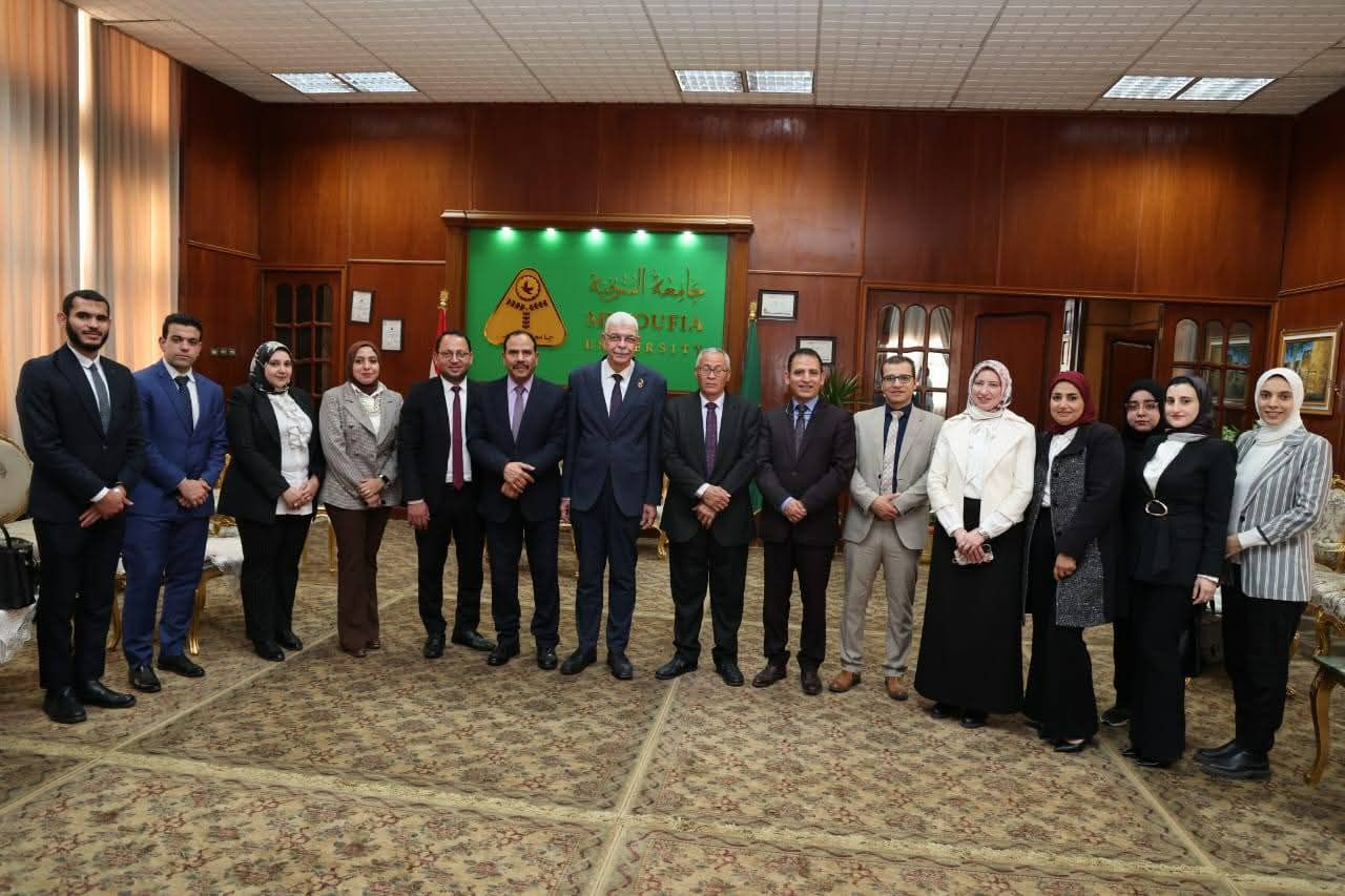 رئيس جامعة المنوفية يجتمع بعميد كلية الحقوق وأعضاء هيئة التدريس لمتابعة سير العمل بملف الجودة ويوجه بتحديث لائحة الكلية