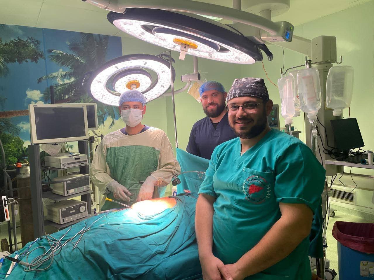 ملحمة جراحية بمعهد الكبد القومي جامعة المنوفية: 12 ساعة متواصلة لإنقاذ حالات طوارئ معقدة بالمنظار تحت ظروف جوية قاسية