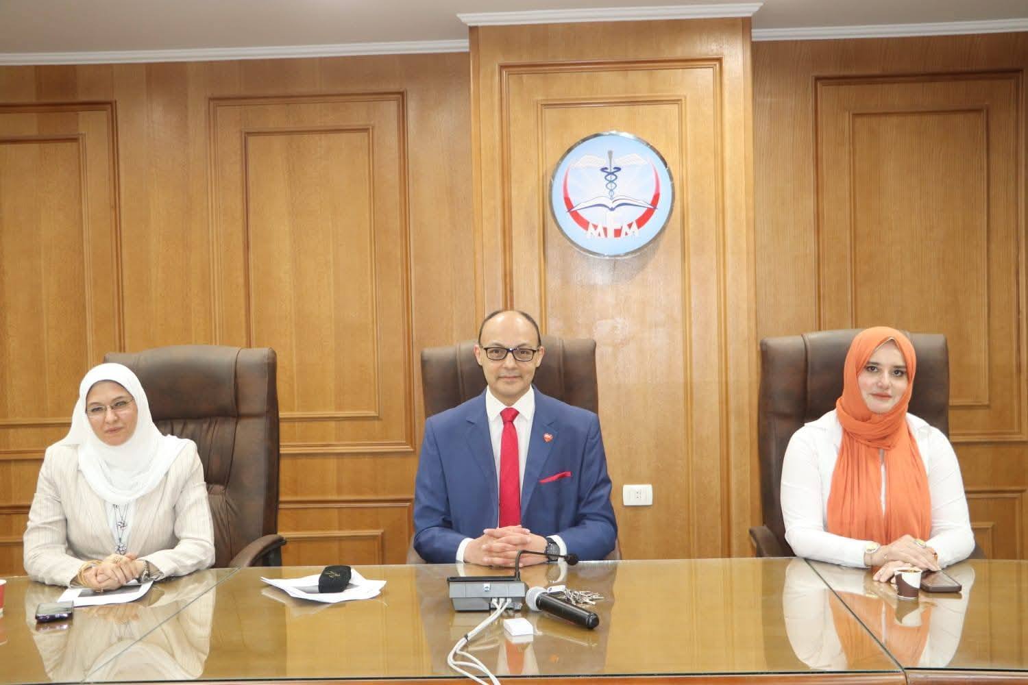 عميد الكلية يعقد اجتماع مجلس إدارة برنامج الطب والجراحة المتميز