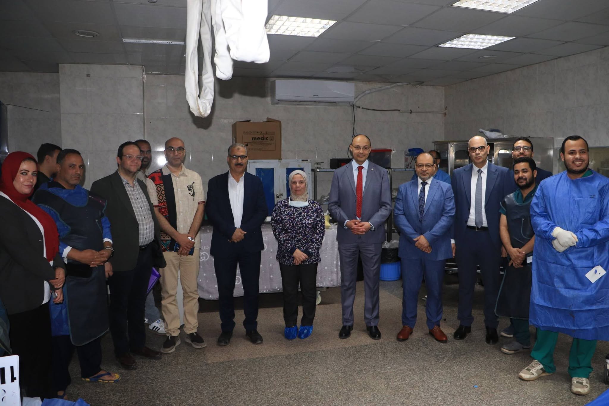 رئيـس مجلـس إدارة المستشفيـات الجامعيـة يشهـد نجـاح وحـدة القسطـرة القلبيـة فـي علاج حالتيـن مـن عيـوب القلـب الخلقيـة 