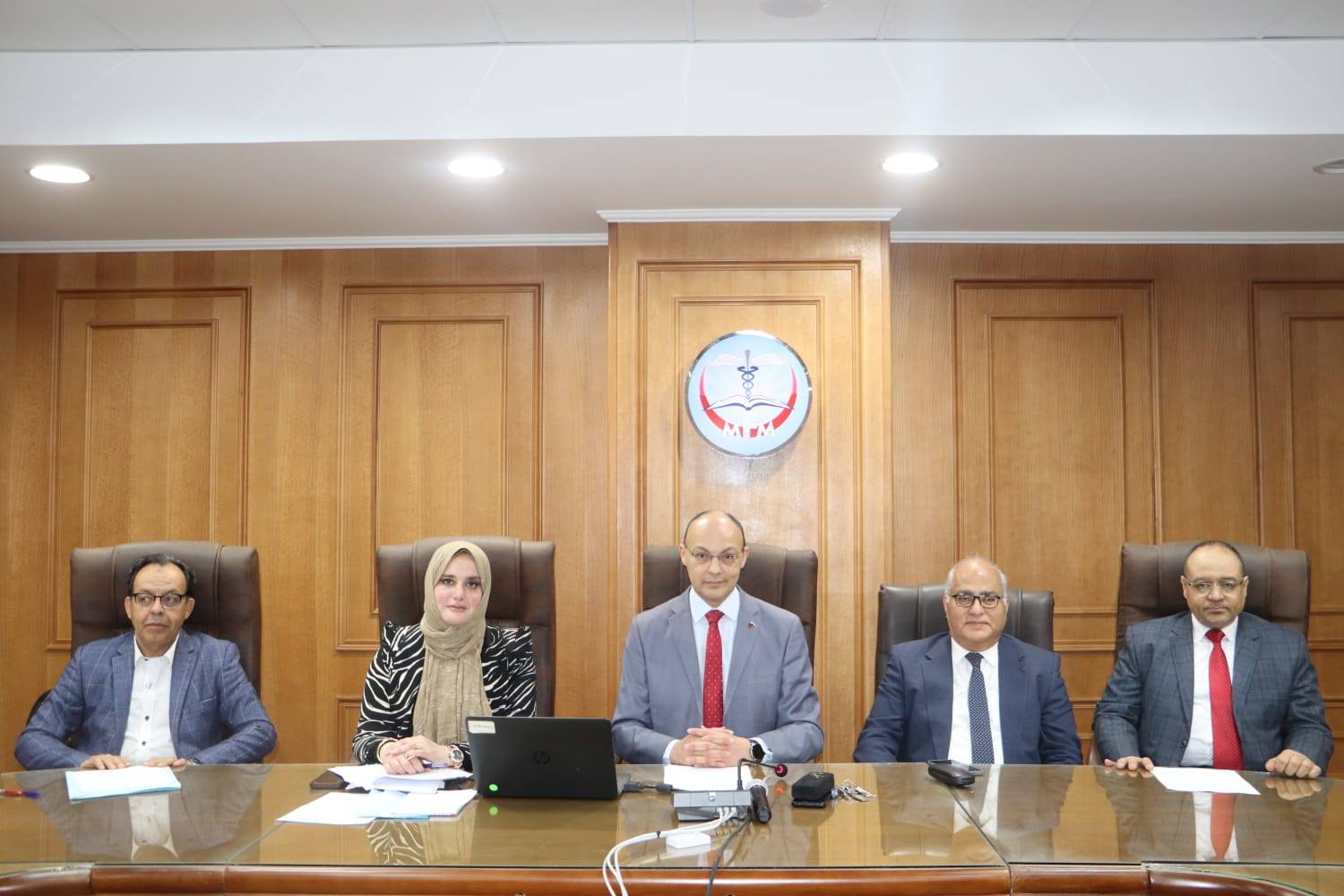 مجلس كلية الطب يعقد جلسته الثامنة للعام الجامعي 2025/2026