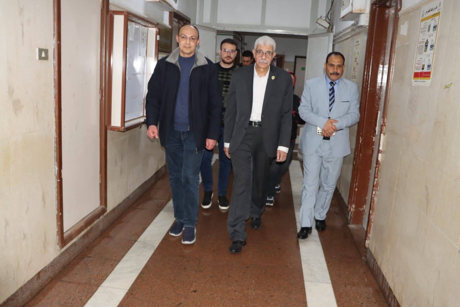 رئيس جامعة المنوفية يتابع على أرض الواقع استعداد المستشفيات الجامعية لمواجهة الطوارئ وتقلبات الطقس