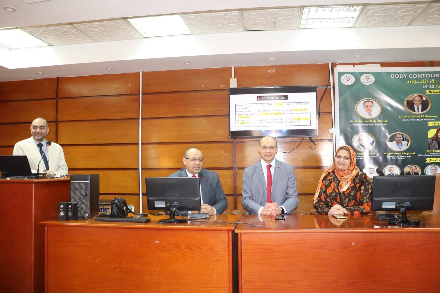 رئيـس مجلـس إدارة المستشفيـات الجامعيـة يفتتـح ورشـة عمـل متخصصـة فـي جراحـات الحـروق و تنسيـق القـوام