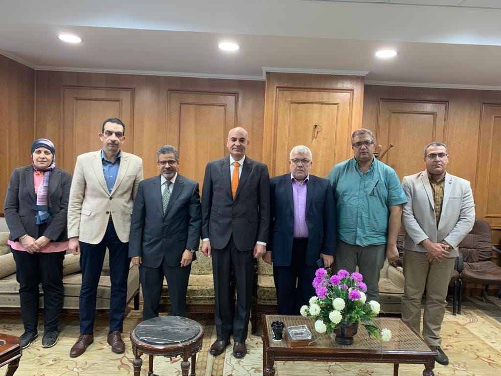 الـدكـتـور ناصـر عبـد الـبـاري يستقـبـل المهنئيـن بتكليفه بمهـام عمـيـد كليـة الطـب و رئيـس مجلـس إدارة مستشفـيـات جامـعـة المنـوفـيـة