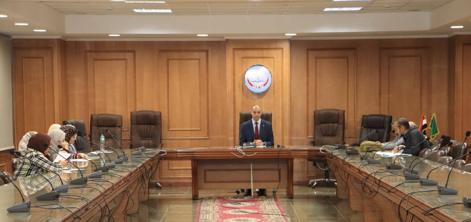 عميد الكلية يرأس اجتماع لجنة المختبرات والاجهزه العلميه