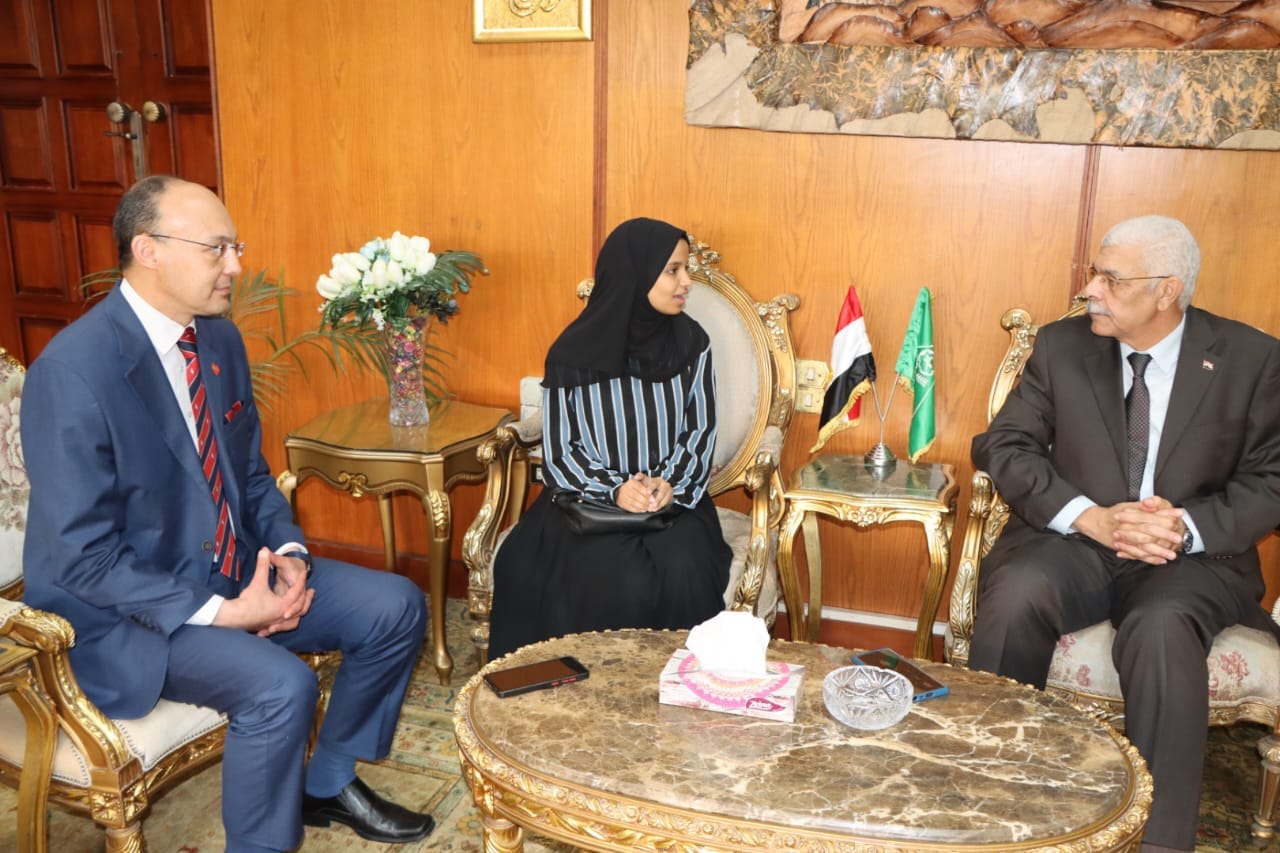 رئيس جامعة المنوفية يقدم كافة سبل الدعم للطالبة الفسلطينية التى استشهدت أسرتها بالكامل فى غزه