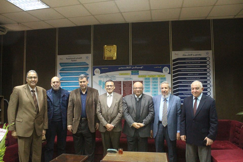 وفـد نقابـة أطبـاء المنوفيـة يتقـدم بالتهنئة للدكتور محمود قورة لتوليه عمادة كلية الطب