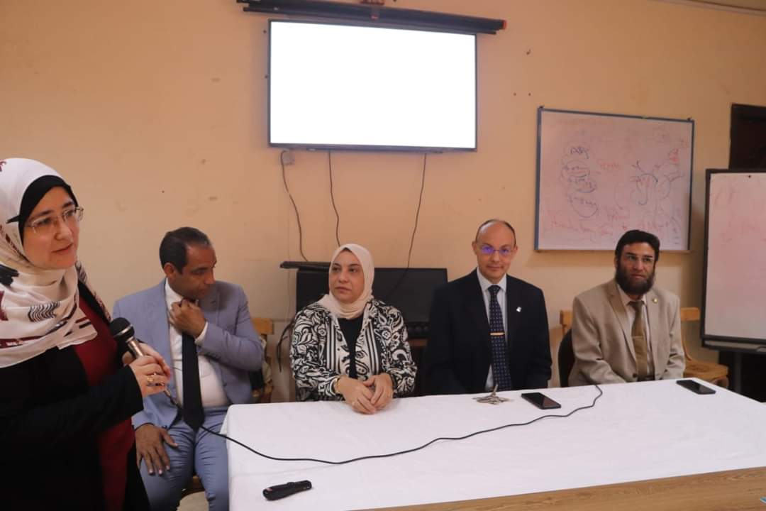 نحـو بيئـة طبيـة آمنـة مـن الإشعـاع عميد الكلية يعقـد اولي لقاءات ورش العمـل الخاصـة بالمؤتمـر التاسـع والعشرون لكليـة الطـب جامعـة المنوفيـة 