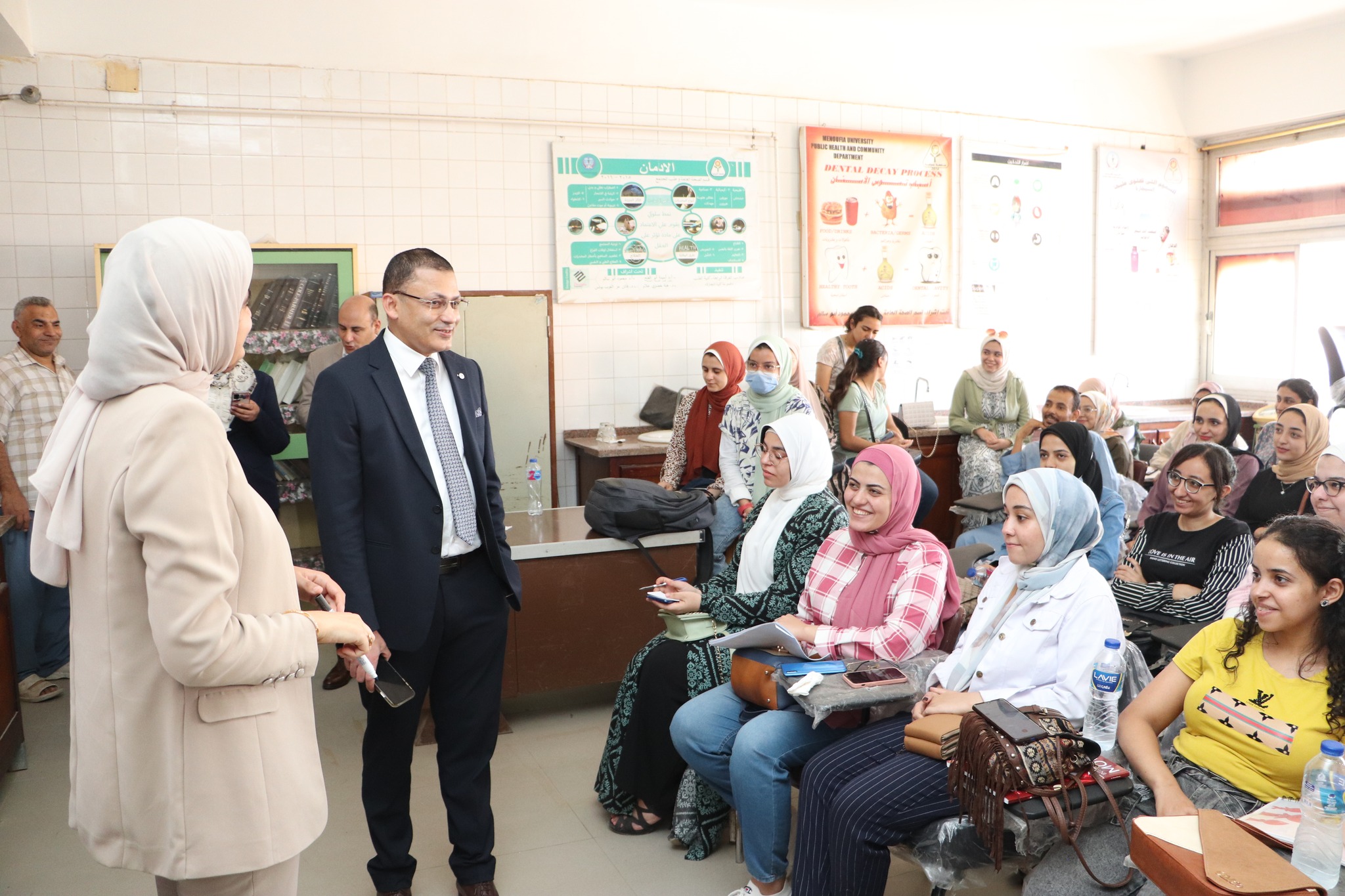 عميـد الكليـة يتفقـد إنتظـام العمليـة التعليميـة فـي أولـي أيـام العـام الجامعـي 2022/2023