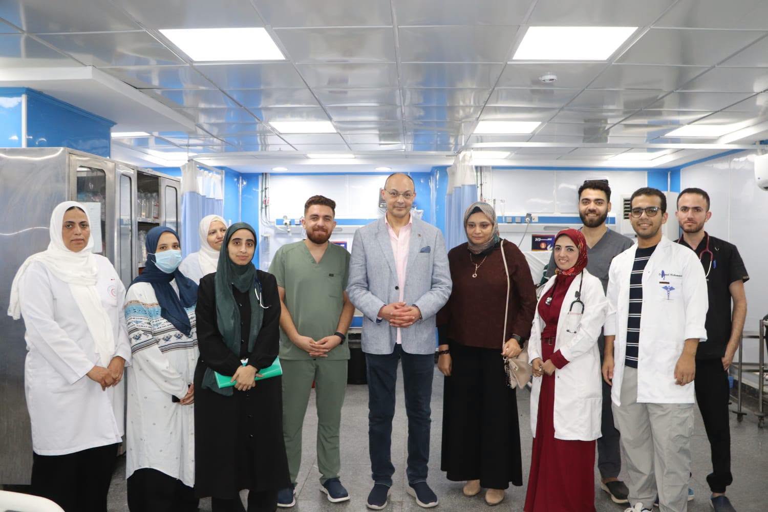 رئيس مجلس إدارة المستشفيات الجامعية يتابع انتظام الخدمة الطبية المقدمة للمرضى بمستشفى الطوارئ