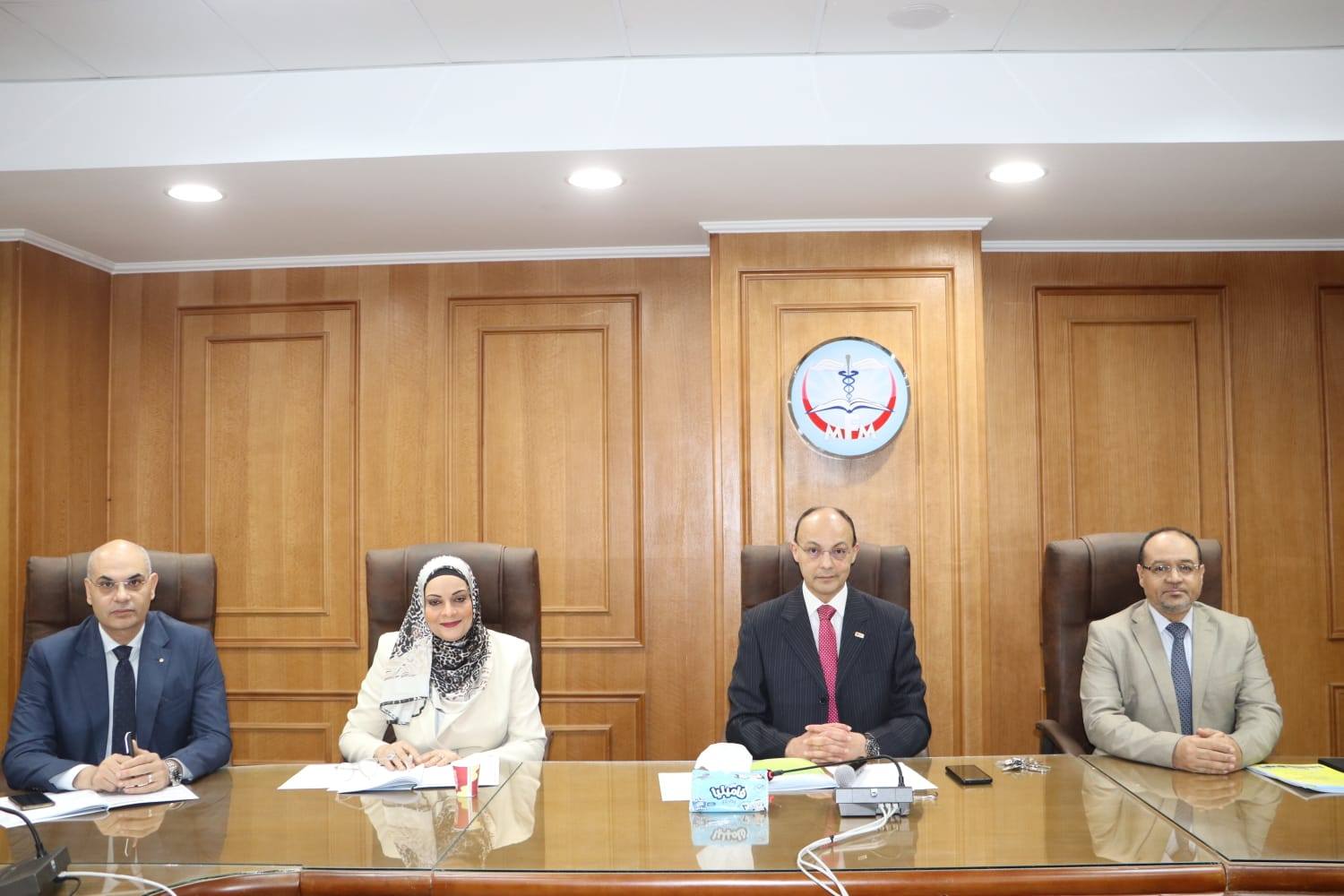 رئيس مجلس إدارة المستشفيات الجامعية يترأس اجتماع لجنة الموارد البشرية بالمستشفيات الجامعية