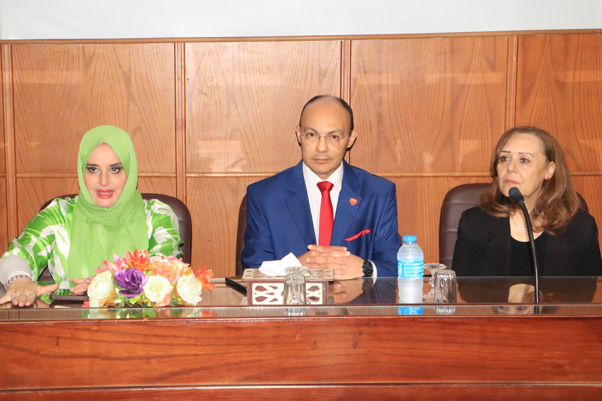 عميد الكلية يفتتح البرنامج التدريبي لفريق عيادة المرأة الآمنة