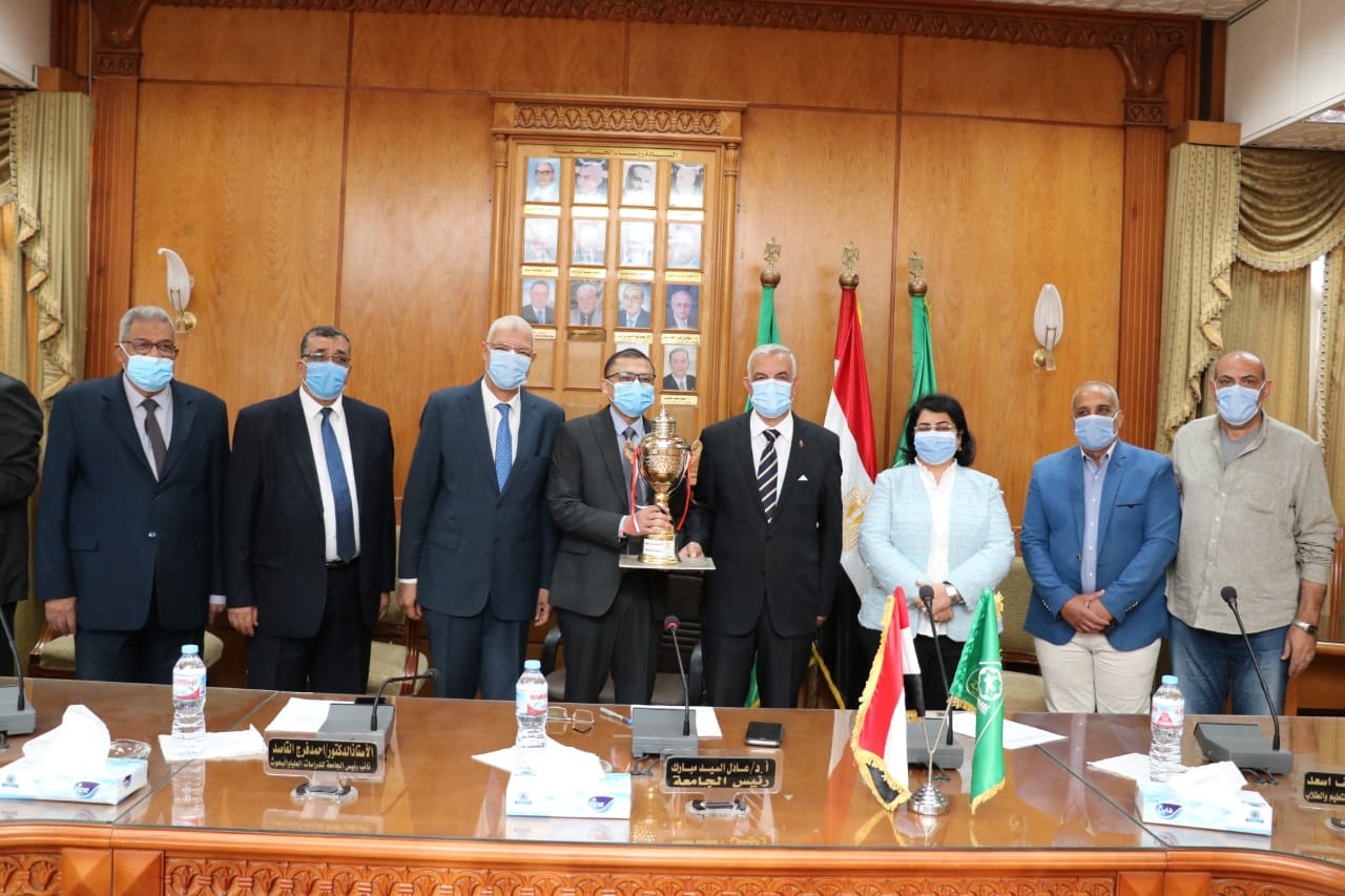 طب المنوفية تفوز بجائزة المركز الأول في إستقبال الطلاب للعام الجامعى 2020 / 2021