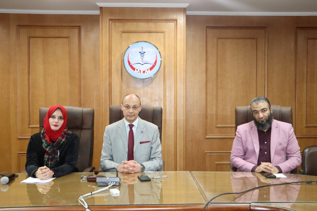 عميد الكلية يجتمع مع التشكيل الجديد لرؤساء الكنترولات لبحث خطة العمل وتنظيم أعمال الامتحانات