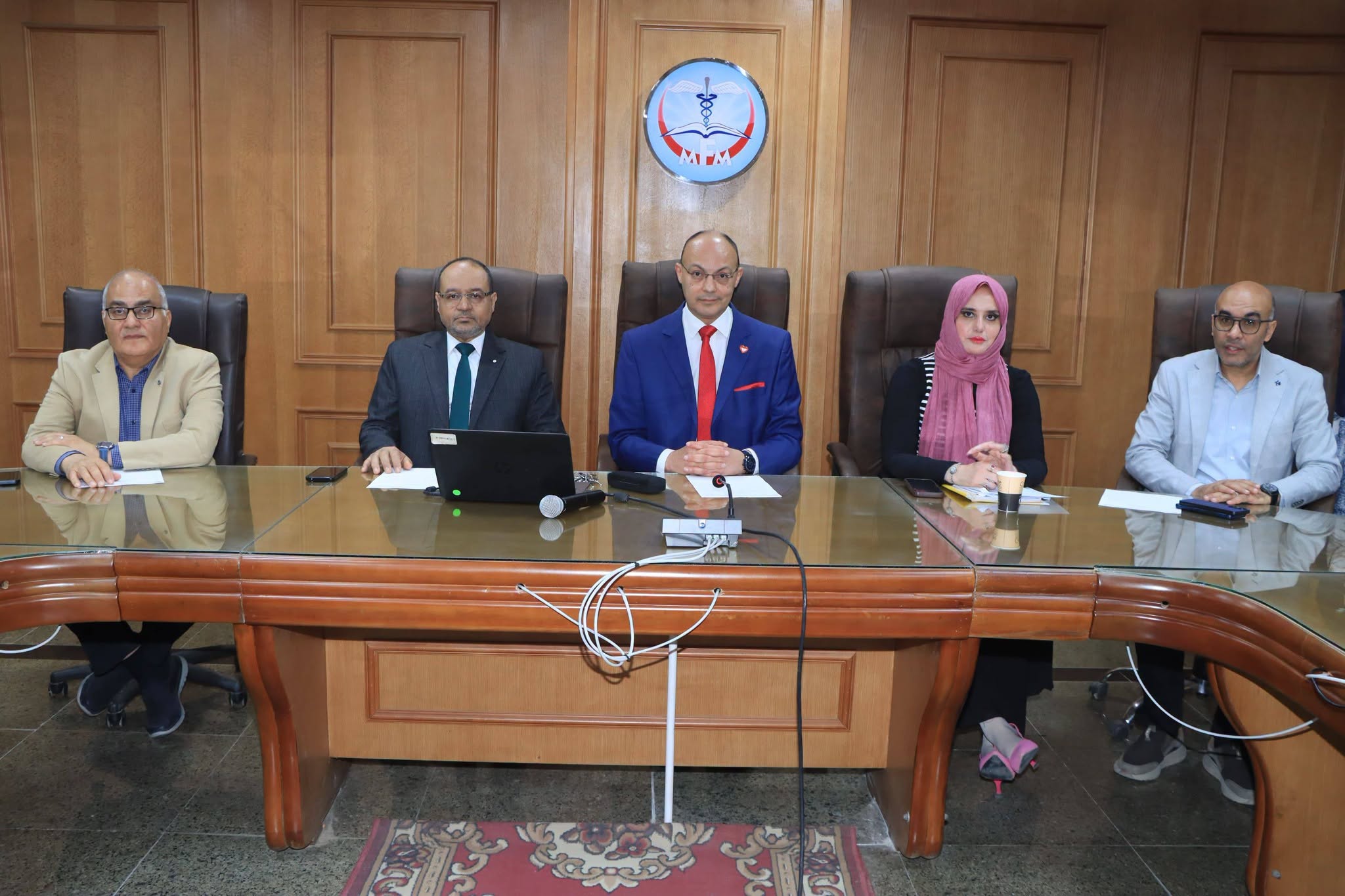 مجلس إدارة المستشفيات الجامعية يعقد جلسته العاشرة للعام الجامعي 2025 / 2026 لمتابعة خطط التطوير ودعم الأقسام الطبية