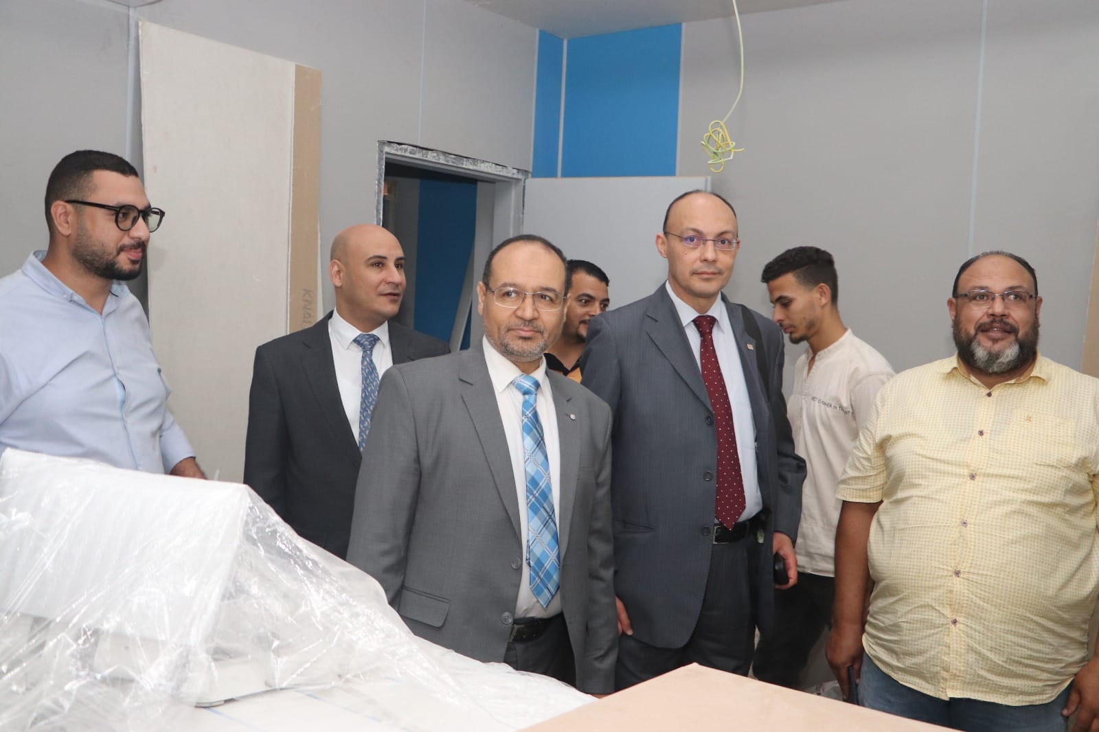 عميد الكلية يتابع الإستعدادت الجارية لتشغيل أحدث جهاز قسطرة متعدد الاستخدامات بمستشفيات جامعة المنوفية