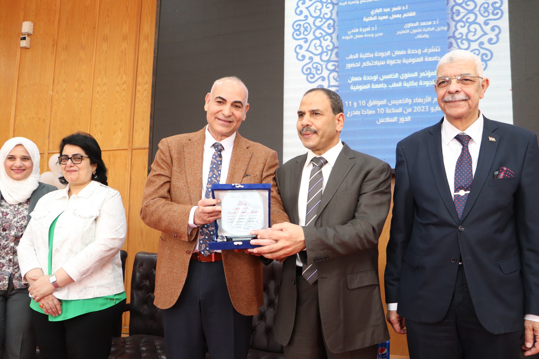 رئيس الجامعة يفتتح فعاليات المؤتمر الطلابي السنوي الخامس لوحدة ضمان الجودة بطب المنوفية