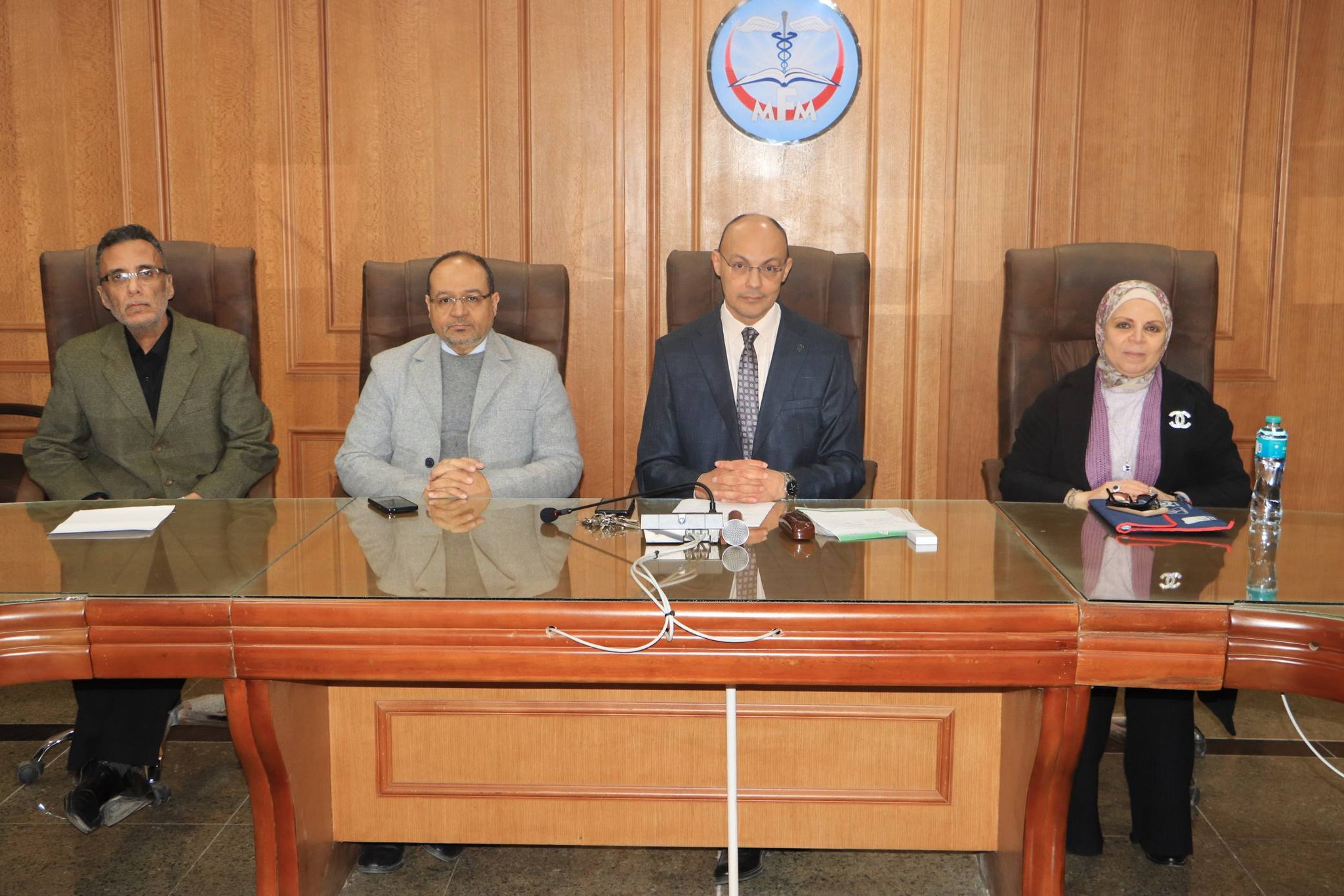 عميد كلية الطب يعقد اجتماعًا مع قسم الطب الشرعي والسموم لبحث آليات تنظيم وتطوير العمل