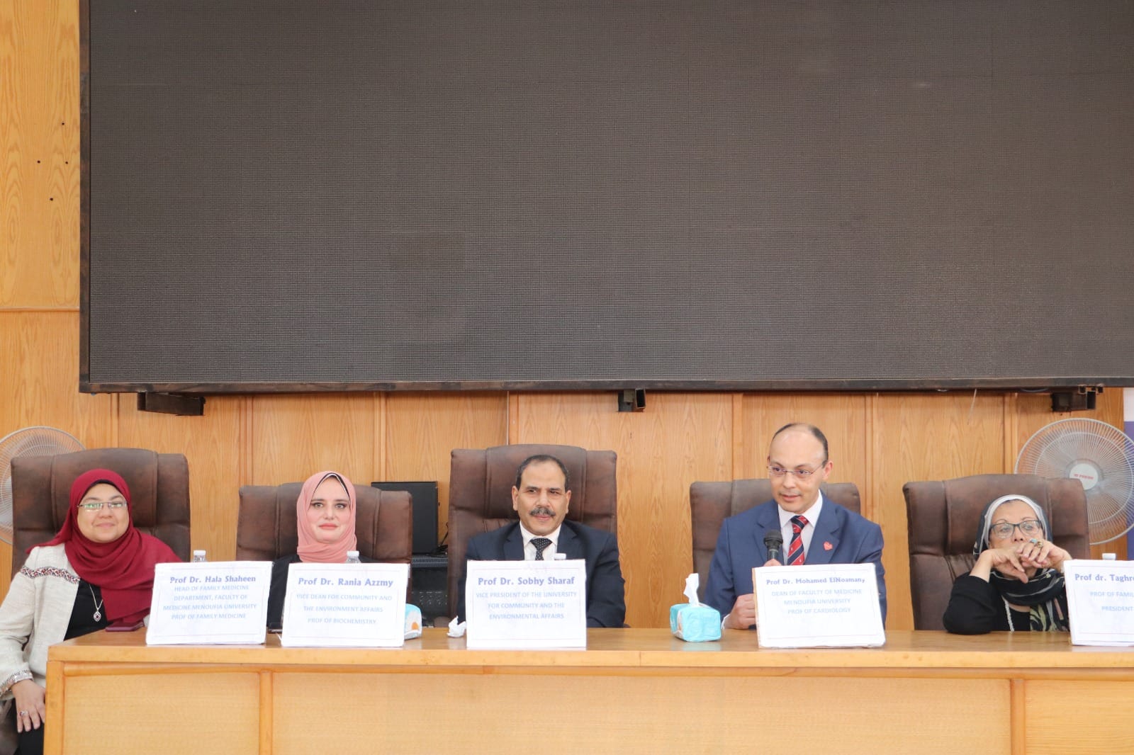 نائب رئيس الجامعة و عميد الكلية يفتتحا النـدوة التعريفيـة "الرضاعـة الطبيعيـة: نحـو أمومـة آمنـة و طفـولـة أكثـر صحـة"