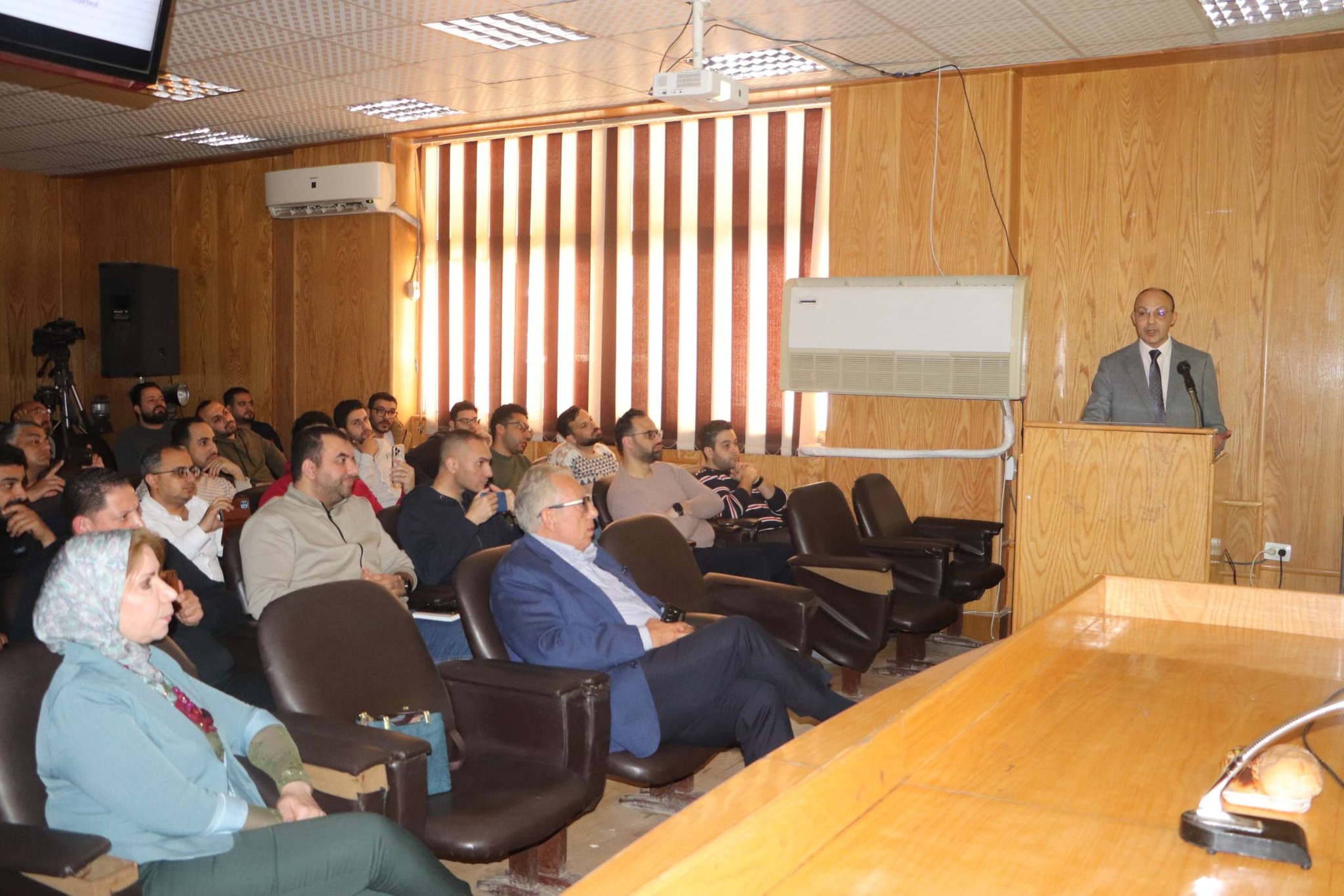 عميد الكلية يشهد اليوم العلمي لقسم القلب والأوعية الدموية