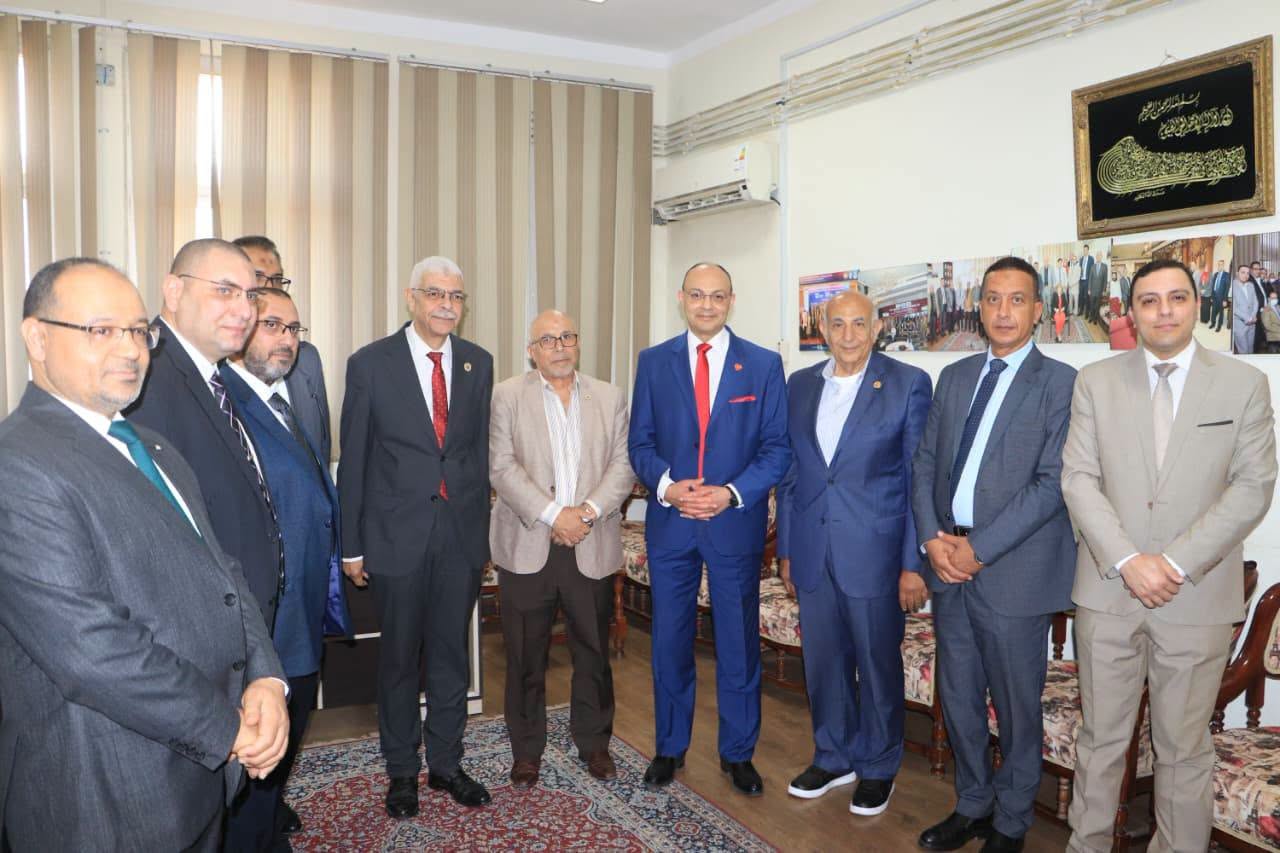 رئيس جامعة المنوفية يتفقد امتحانات الجراحة العامة ويؤكد دعم الجامعة المستمر للتميز الطبي والأكاديمي