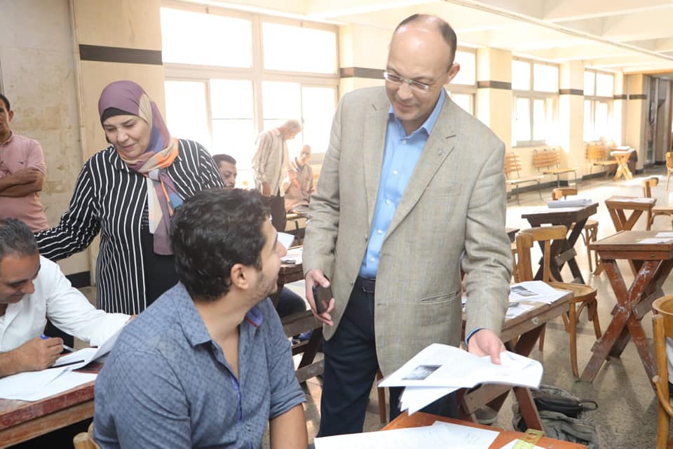 عميد الكلية يتابع أعمال إمتحانات الجزء الثاني لطلاب الدراسات العليا
