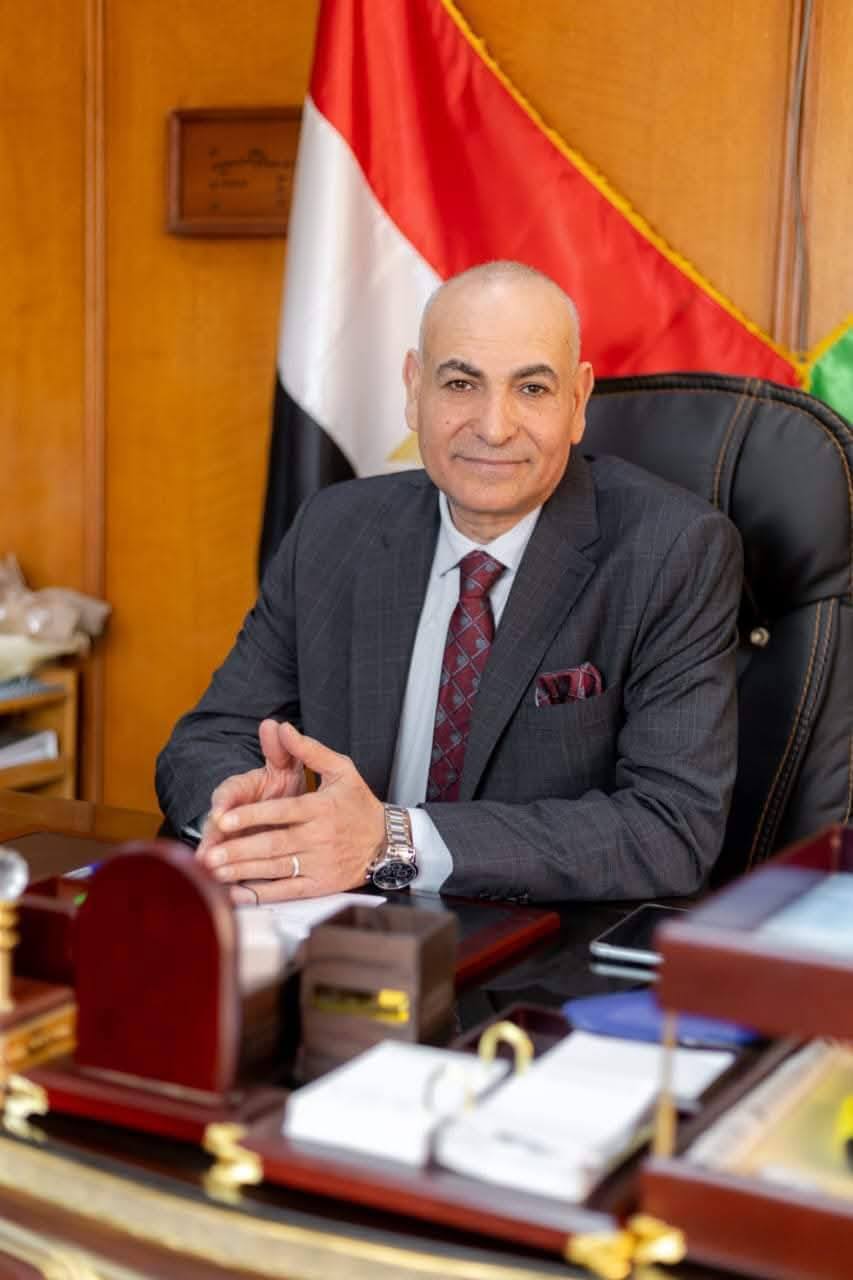 عميد كلية الطب ورئيس مجلس إدارة المستشفيات الجامعية يهنئ الدكتور ناصر عبد الباري لصدور القرار الجمهوري بتعيينه رئيسًا لجامعة مدينة السادات