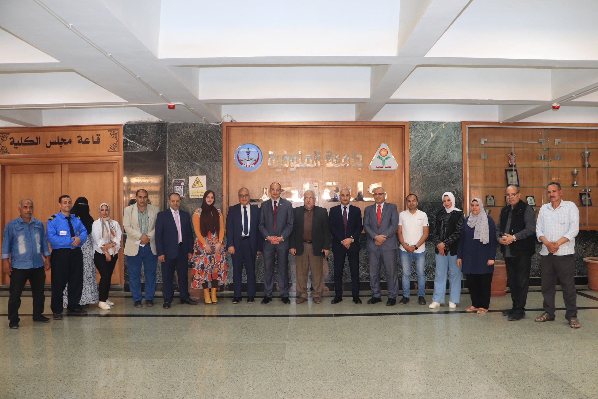 عميد كلية الطب بجامعة المنوفية يقدّم التهنئة للعاملين بالكلية بمناسبة عيد الأضحى