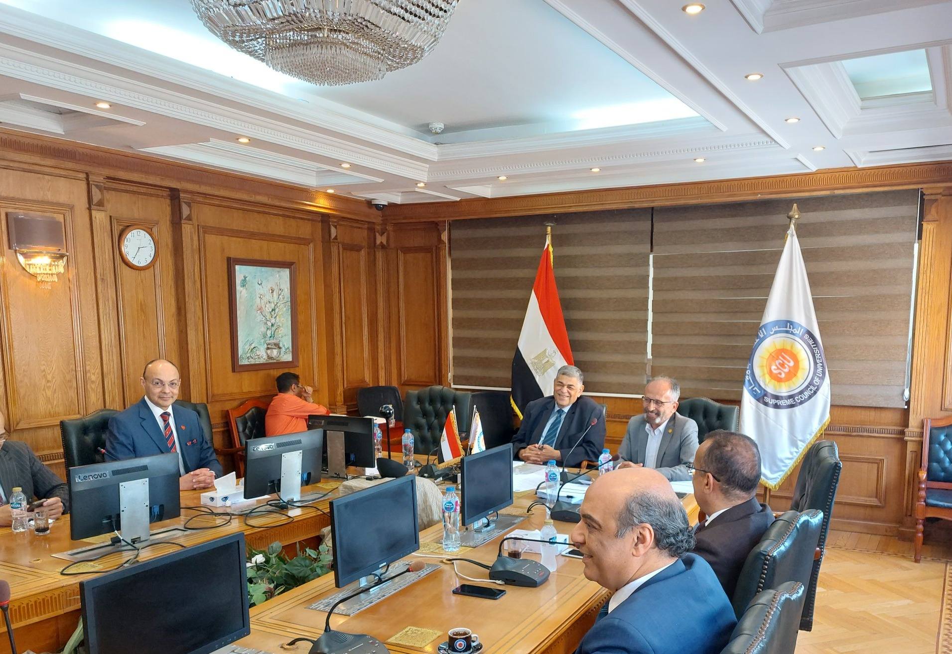 عميـد الكليـة يشـارك فـي الإجتمـاع الـدوري للجنـة قطـاع الدراسـات الطبيـة بالمجلـس الأعلـي للجامعـات