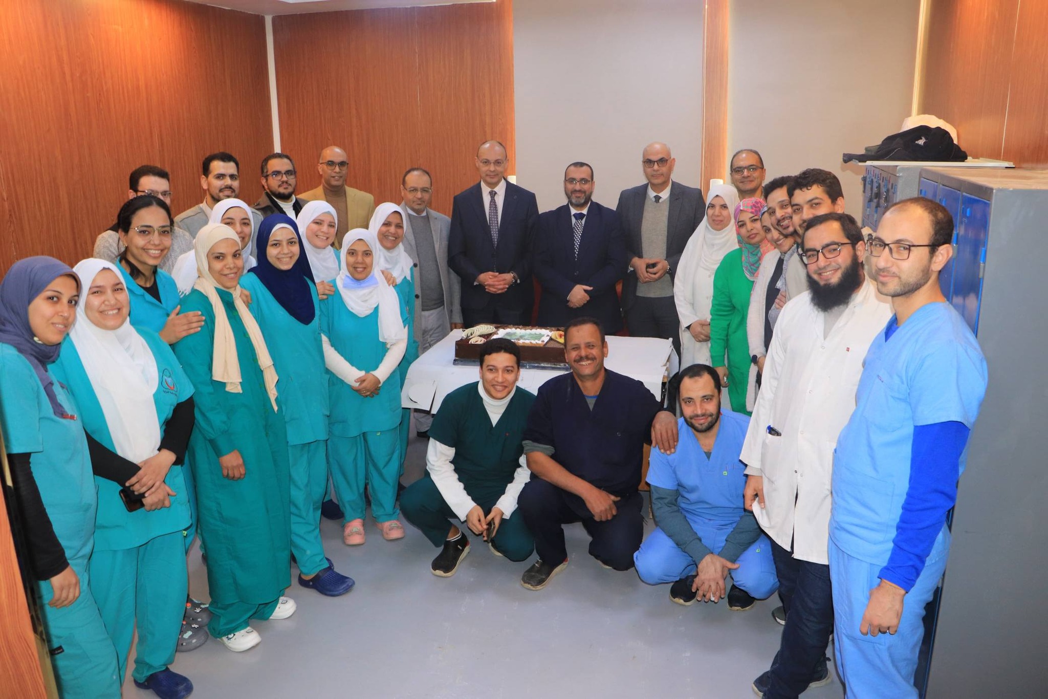 بحضور عميد الكلية قسم الجراحة العامة يبدأ التشغيل الفعلى للعمليات الجراحية بكامل طاقتها بعد تطويرها وتحديثها بالكامل