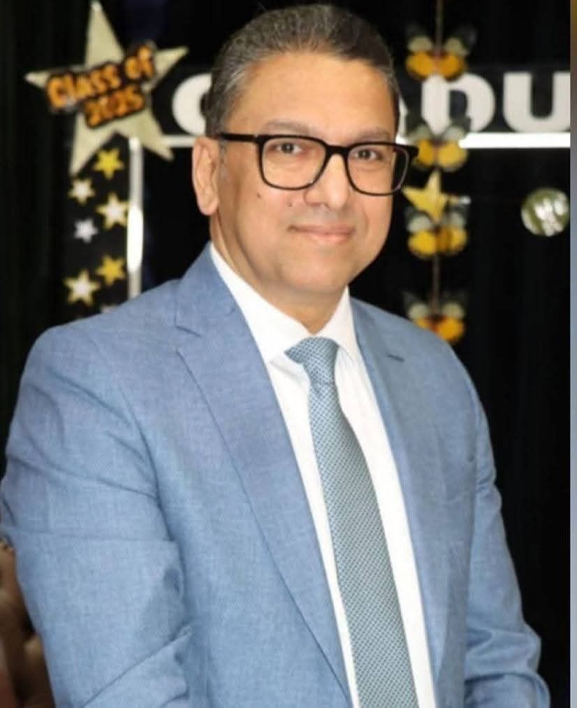 عميد كلية الطب يهنئ الدكتور إكرامي جمال لتكليفه منسقًا للتطوير المؤسسي والحوكمة المالية بجامعة المنوفية