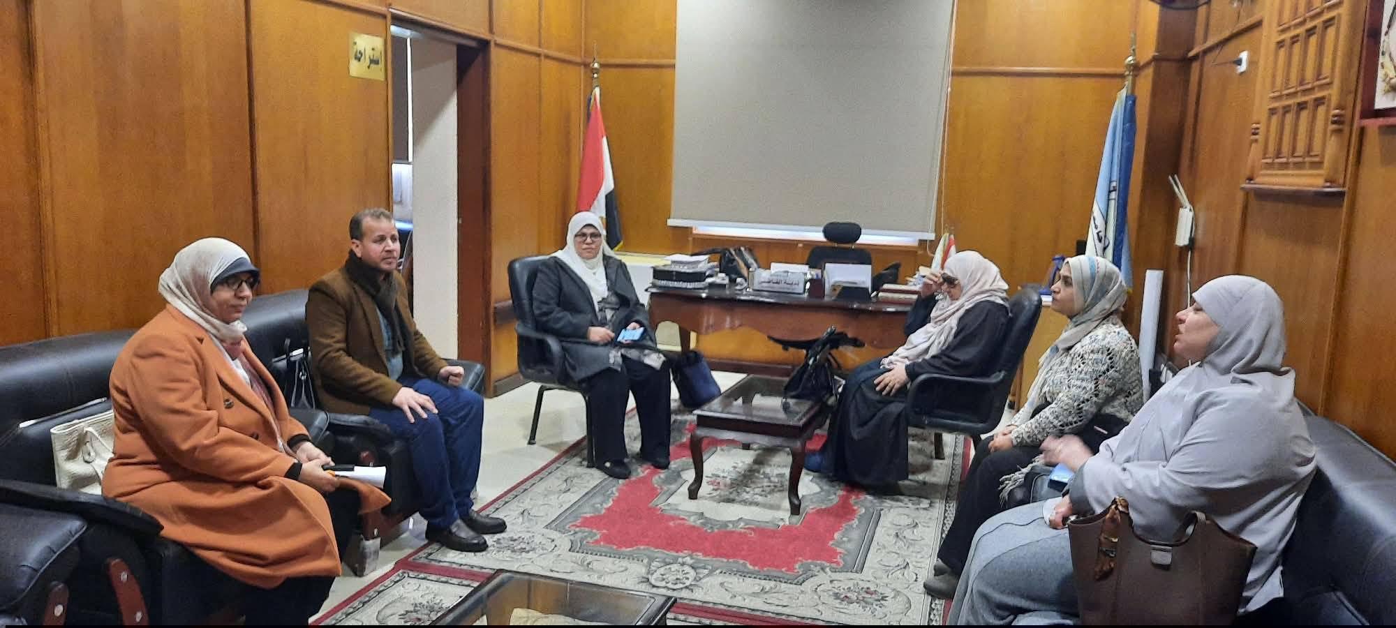 عميد كلية الاعلام تستقبل فريق محاكاة مركز ضمان الجودة بالجامعة 