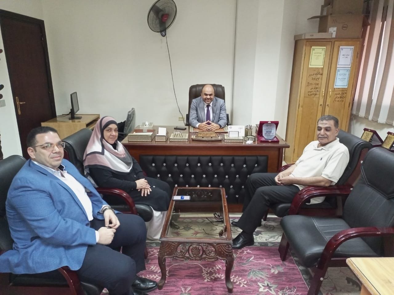 تعزيز التعاون في مجال إدارة المخلفات ودعم التميز الحكومي لكلية الصيدلة 