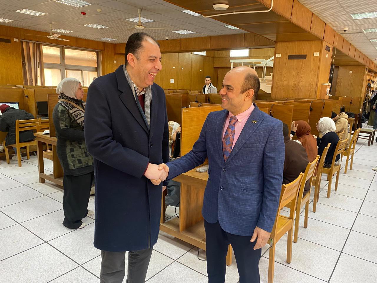 قيادات الكلية تتفقد انتظام أول أيام امتحانات الفصل الدراسي الأول للعام الجامعي ٢٠٢٥–٢٠٢٦