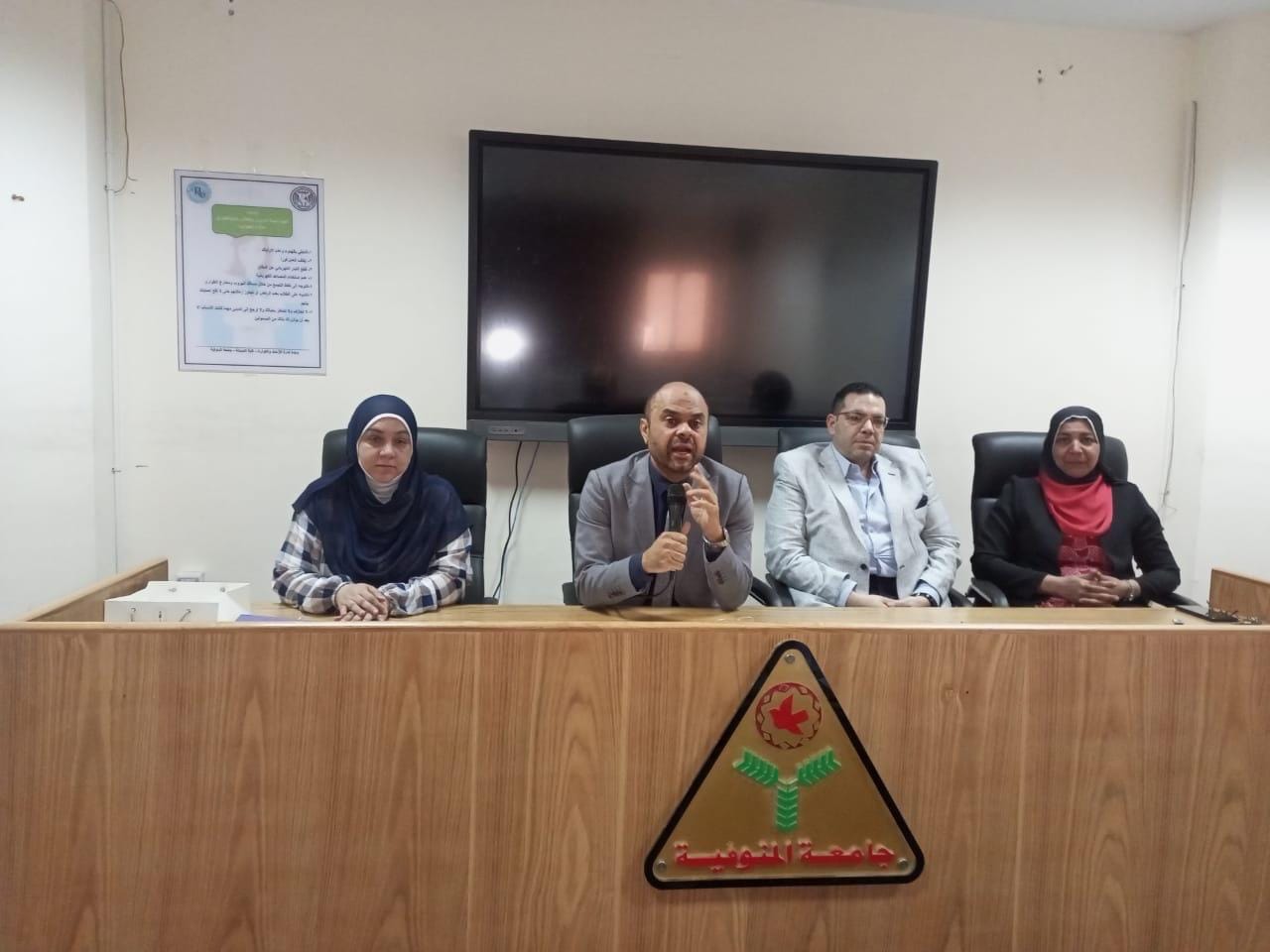 عميد الكلية يسلط الضوء على أهمية المشروعات البحثية وجوائز الجامعة للسادة أعضاء هيئة التدريس