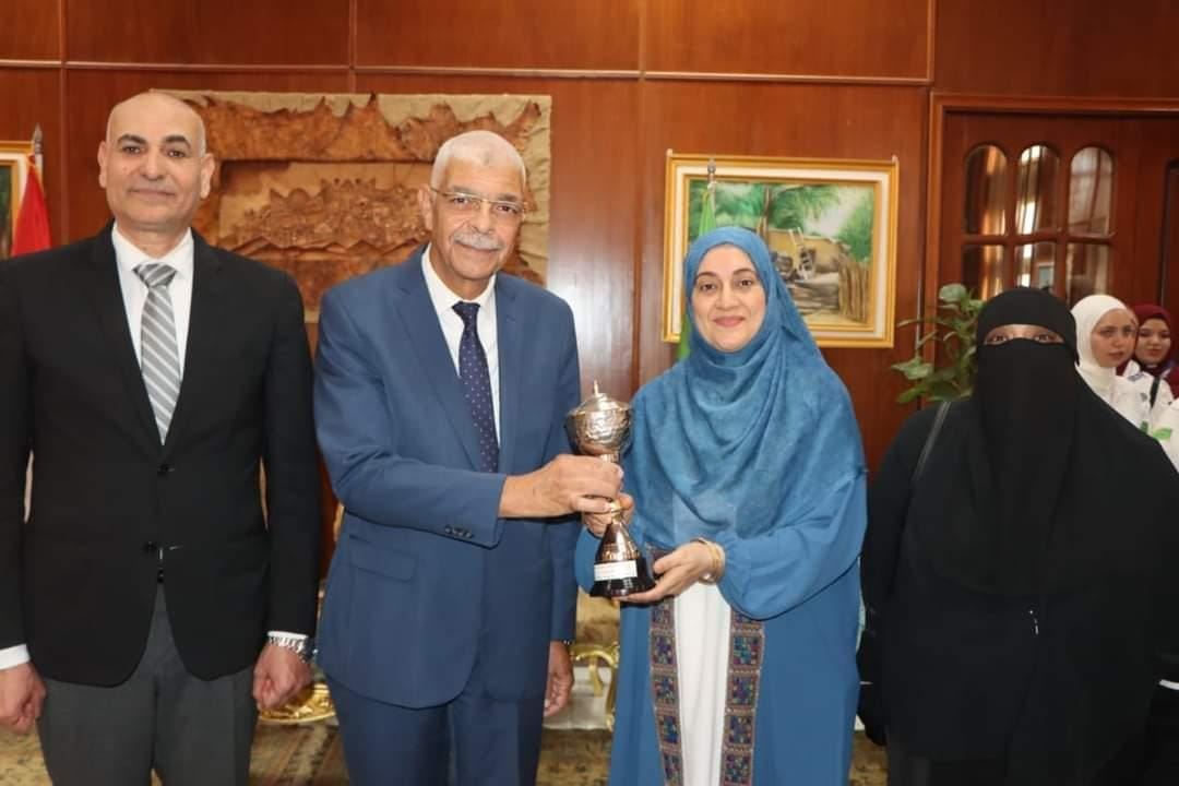 كليه الصيدله في مارثون المسابقات وحصاد الجوائز 
