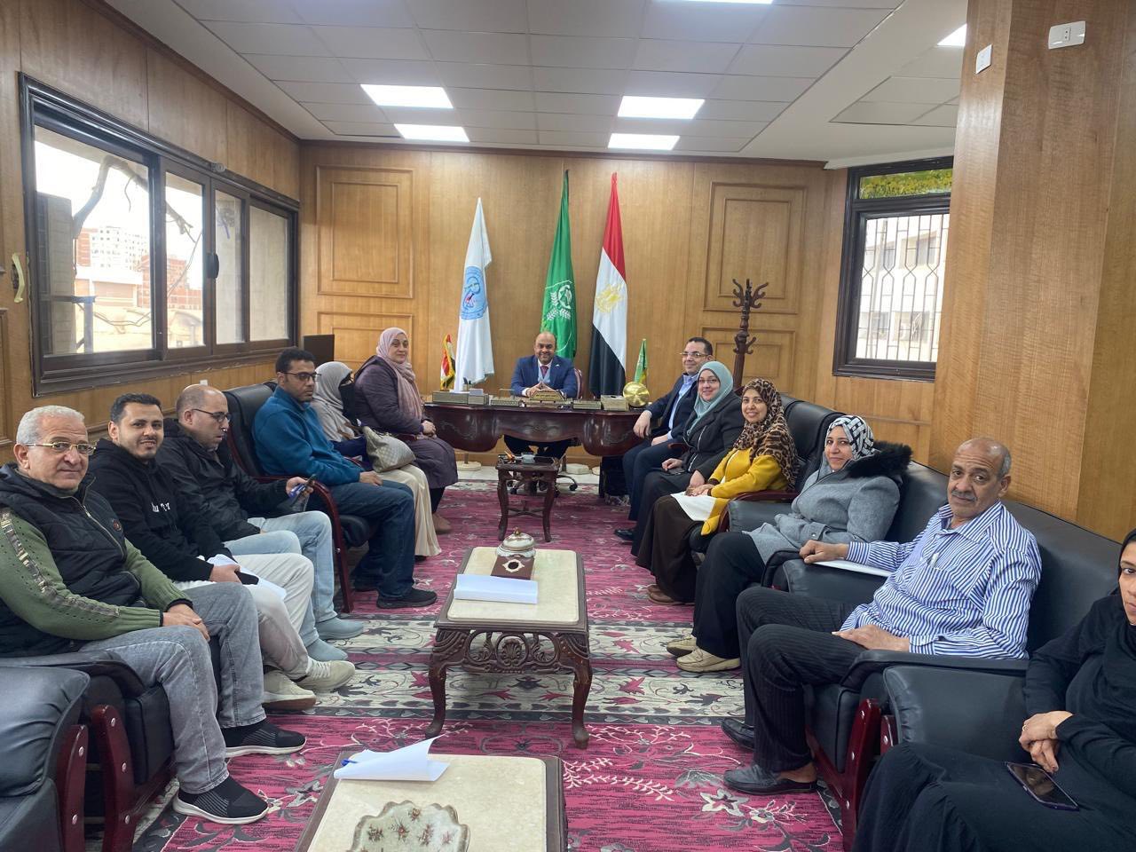 اجتماع بمديرين الادارة 