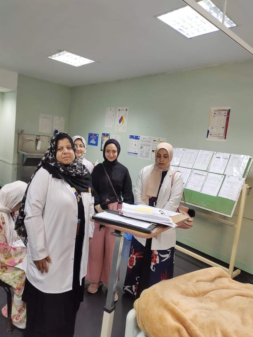 تدريب طلاب برنامج الصيدلة الإكلينيكية بمستشفى معهد الكبد