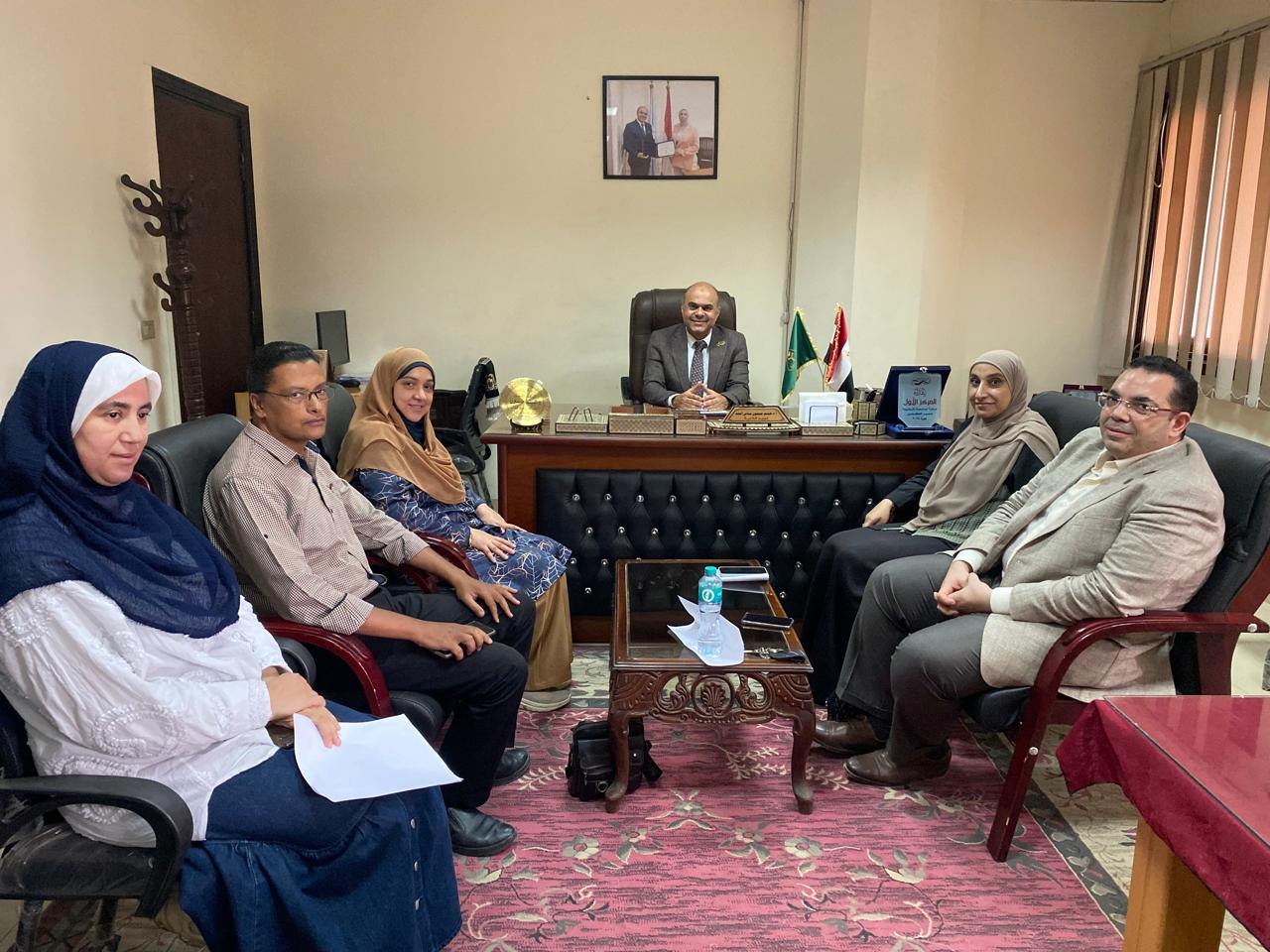 اجتماعًا مع المديرين التنفيذيين للمشروعات التطويرية والبحثية 