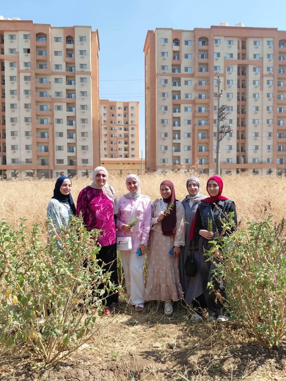 تنظم زيارة علمية متميزة إلى مزرعة الراهب لتعزيز التعلم التطبيقي والبحثي
