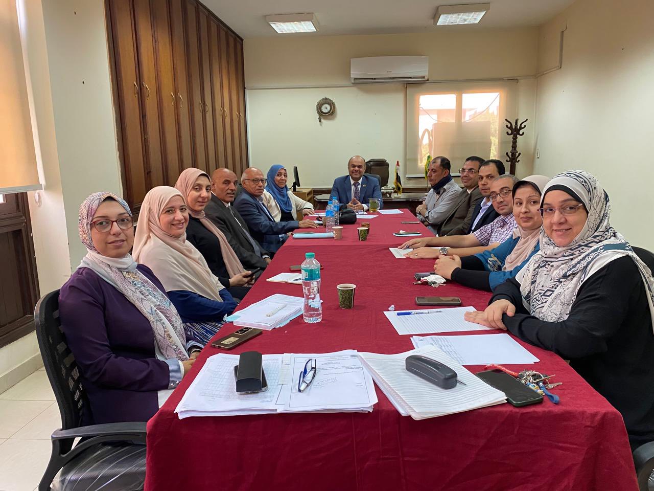 انعقاد الجلسة  الأولى للعام الجامعي الجديد 